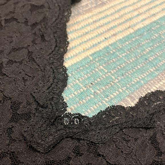 Lace crop top - Picture 3 of 3